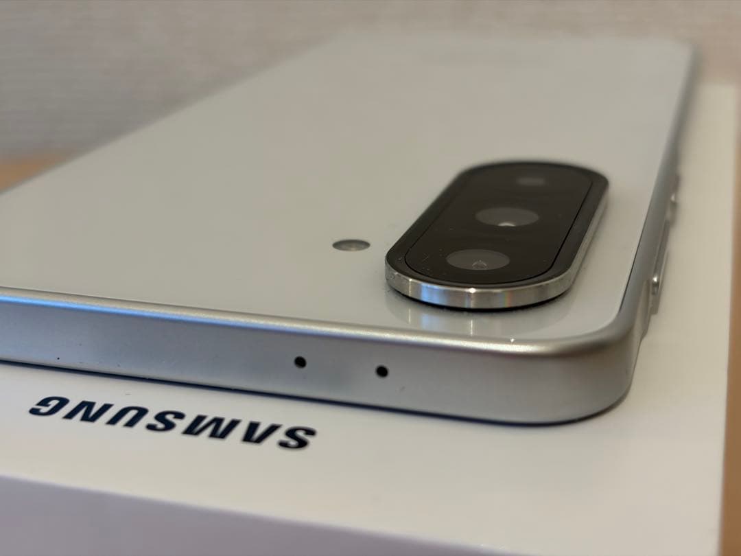 Samsung Galaxy A36 (ケース付き)