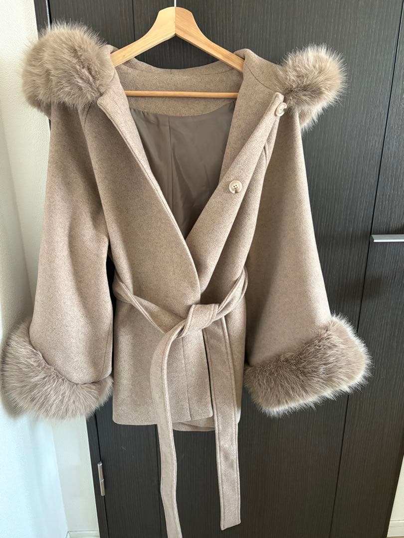 Chicoファー付きフード襟マルチwayケープコート ベージュ