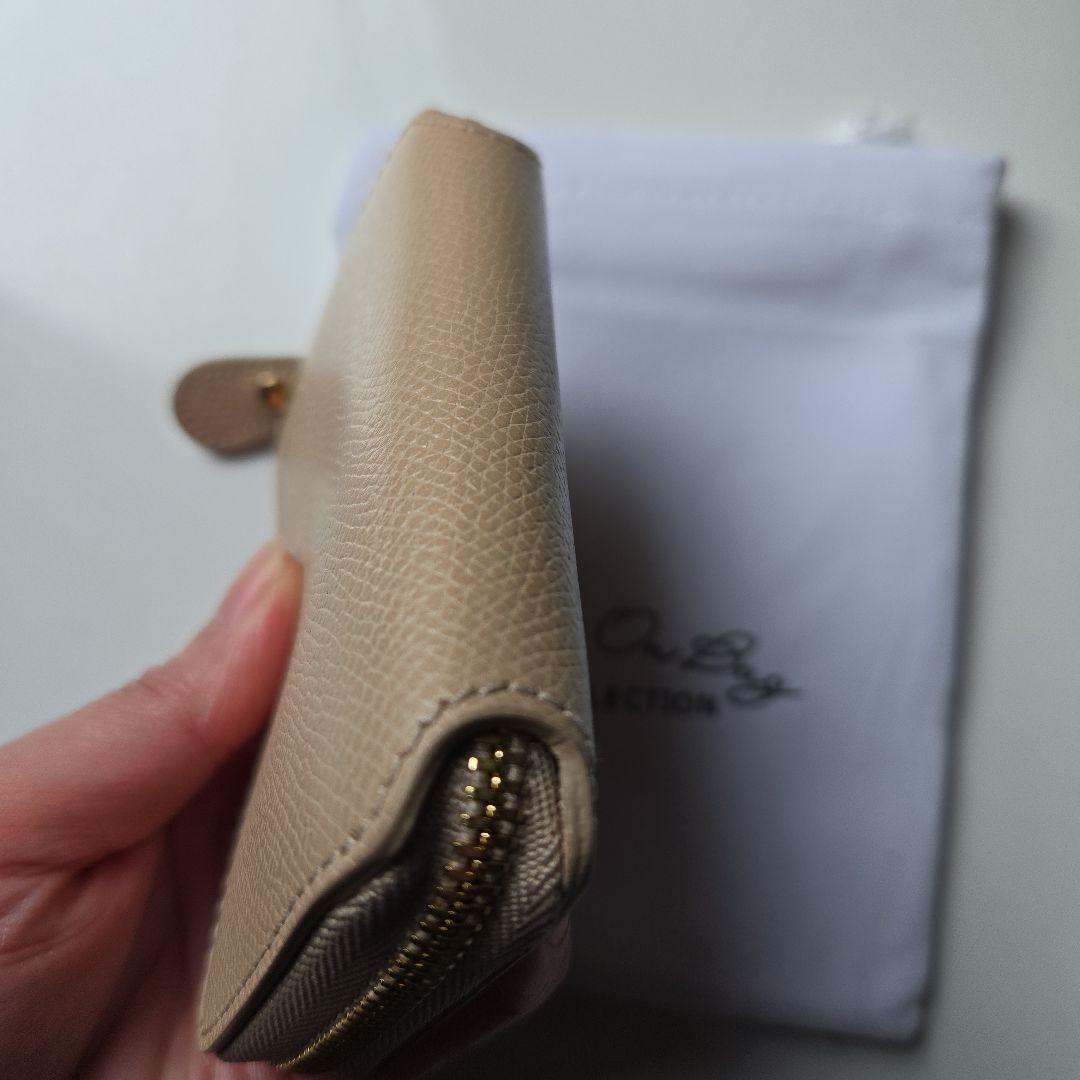 フェラガモ　ケース　ベージュ