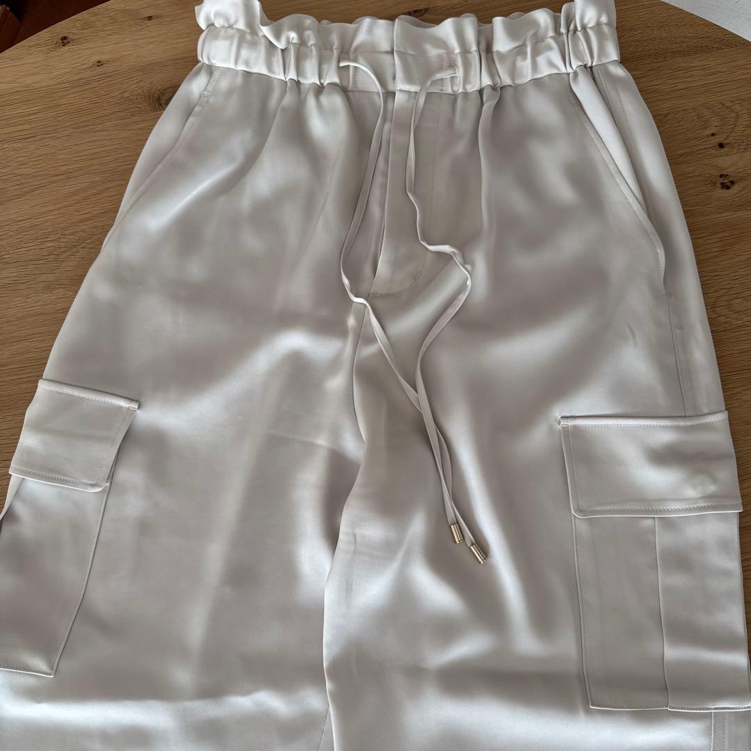 ANAYI ストレッチサテンカーゴパンツ