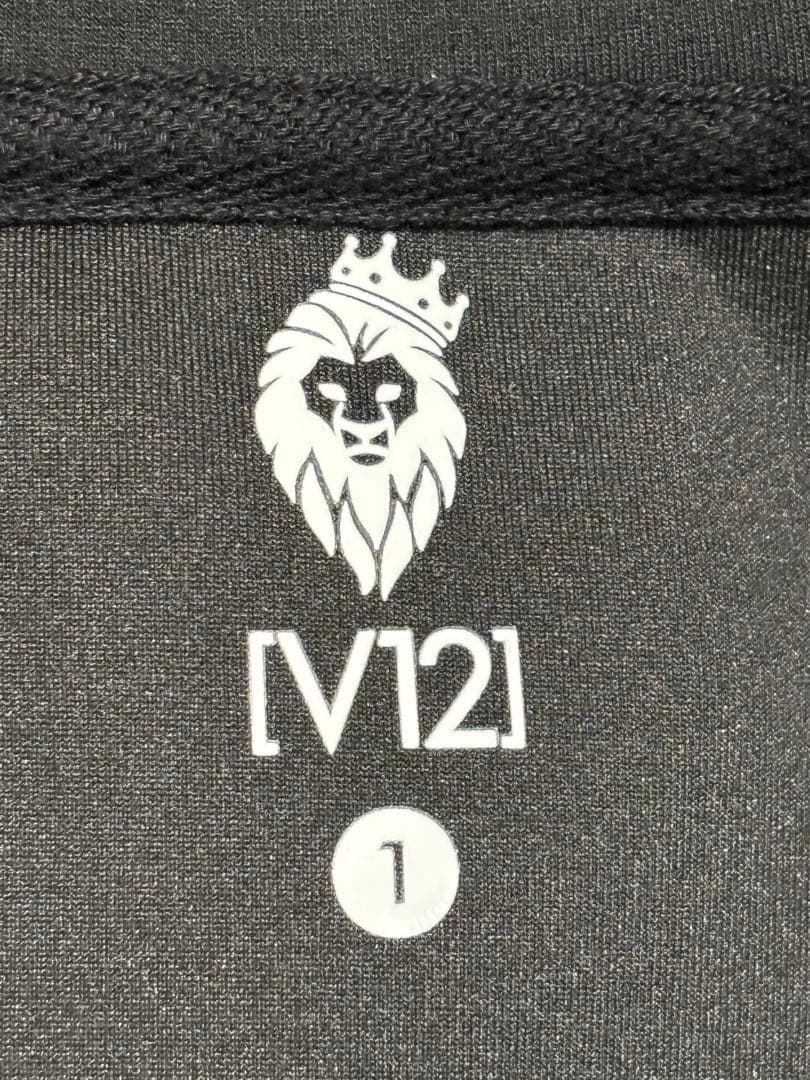 VTWELVE フード付きブラックベスト