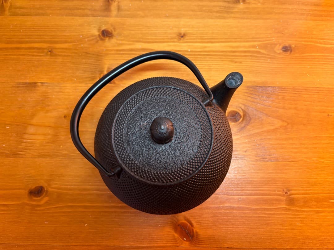 岩鋳 Iwachu 鉄瓶 7型アラレ 0.9L 南部鉄器