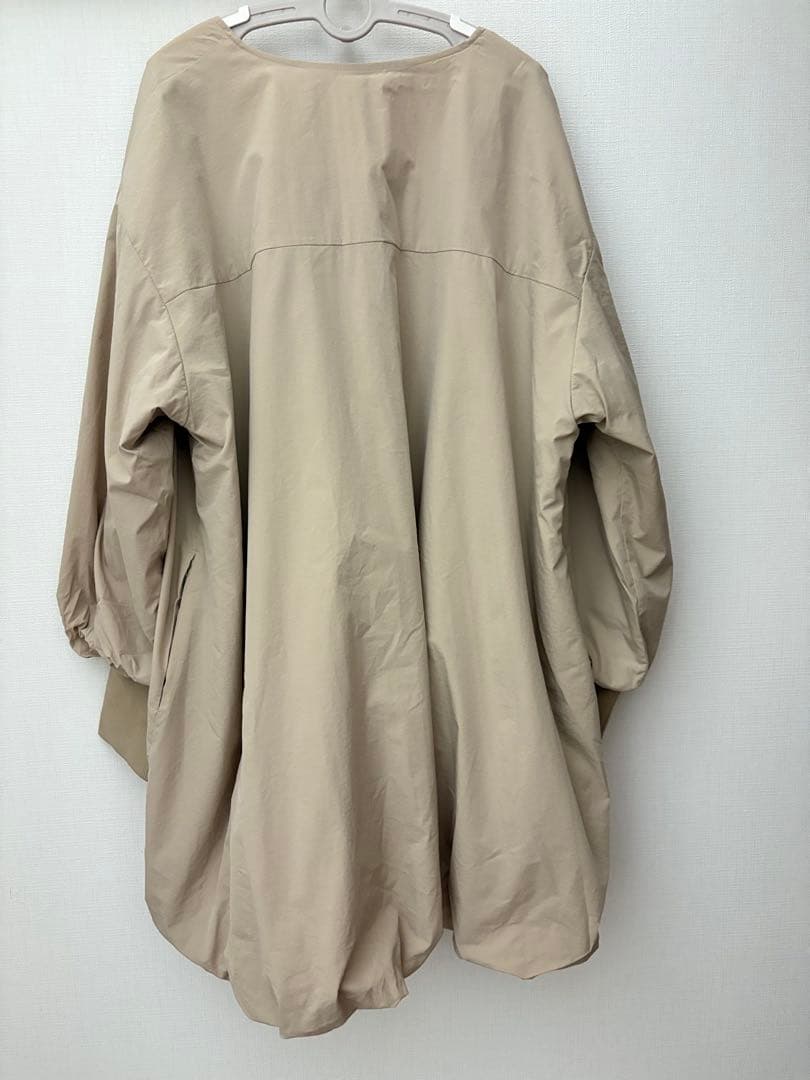 新品☆COLLAGE GALLARDAGALAN エアリーバックバルーンコート