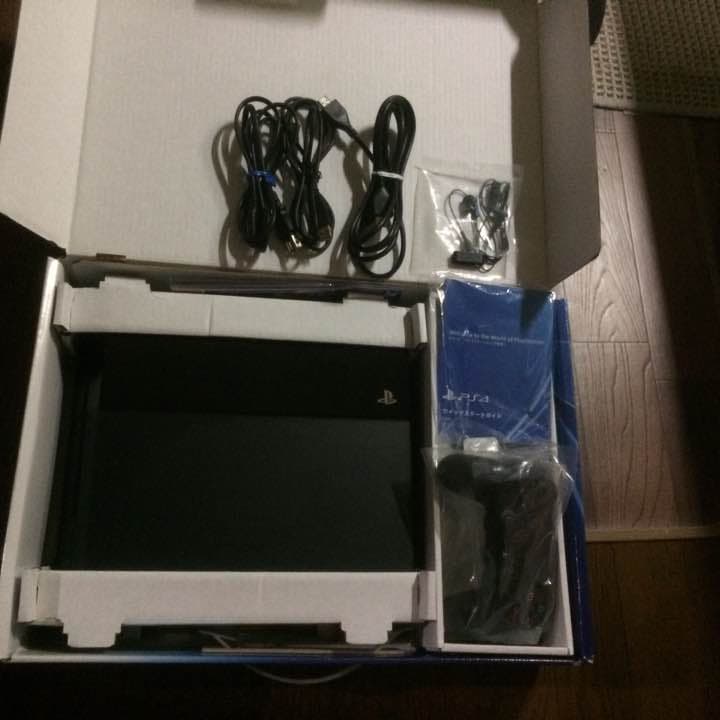 送料無料 PS4 本体 付属品全て有り