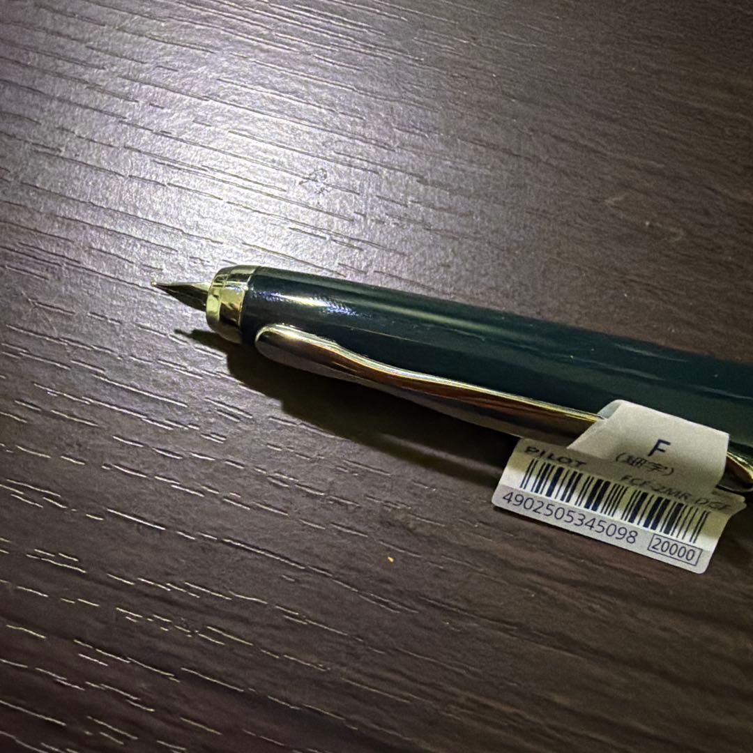 キャップレス万年筆　F パイロット