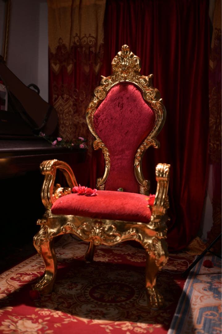 【ぷうちゃん14 ページ】撮影道具　王座　プリンス　王様椅子　豪華家具イス