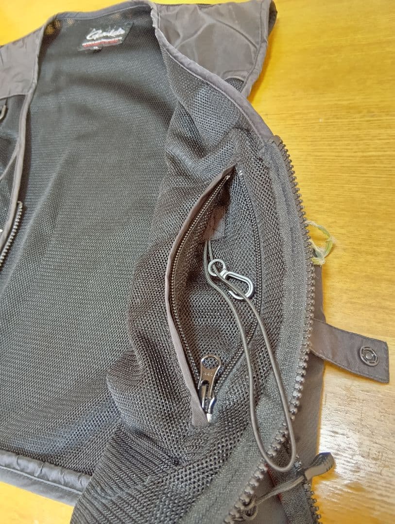 がまかつ　Gamakatsu フィッシングベスト 全シーズン型 鍵落下防止対策