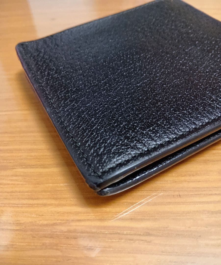 美品✨️GUCCI アニマリエ メタルビ―(蜂)折れ財布　シックな黒