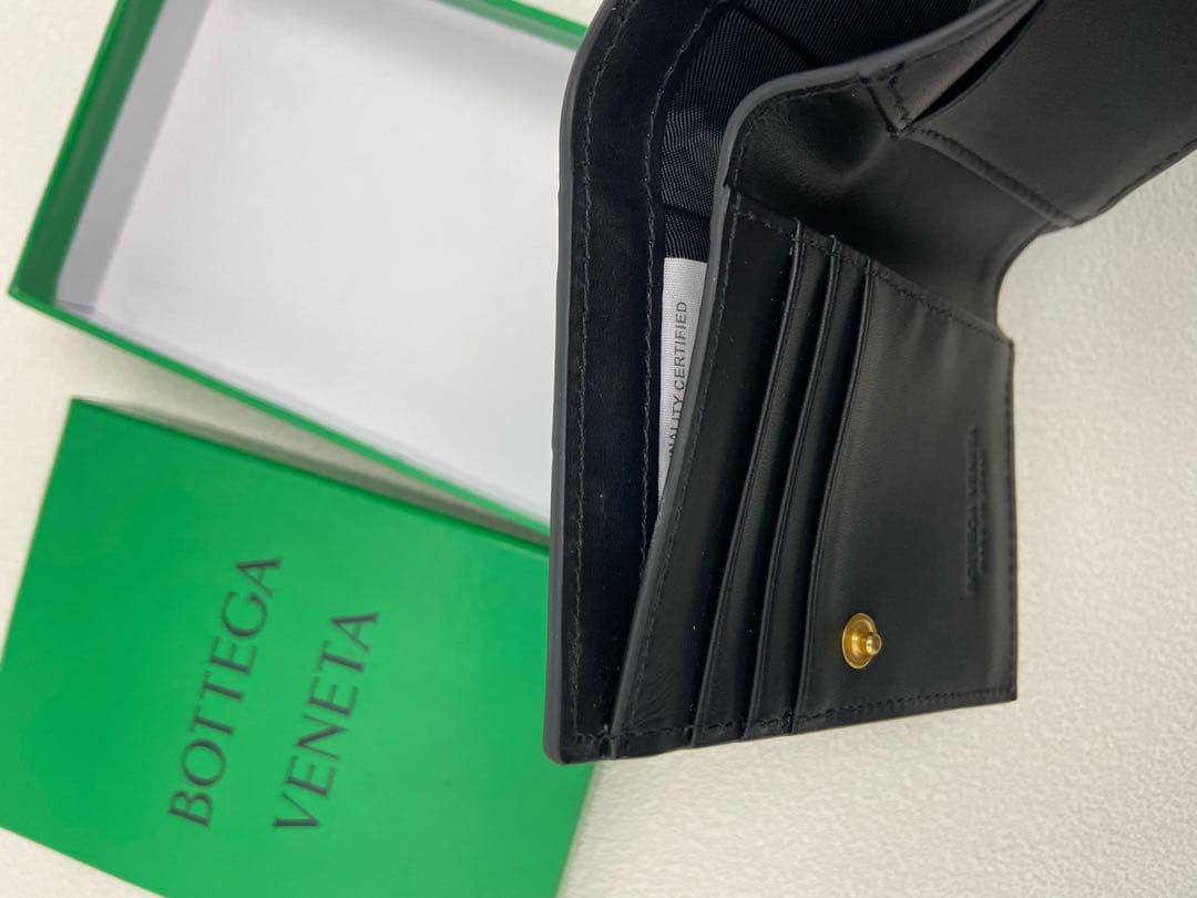Bottega Veneta ブラックレザー二つ折り財布