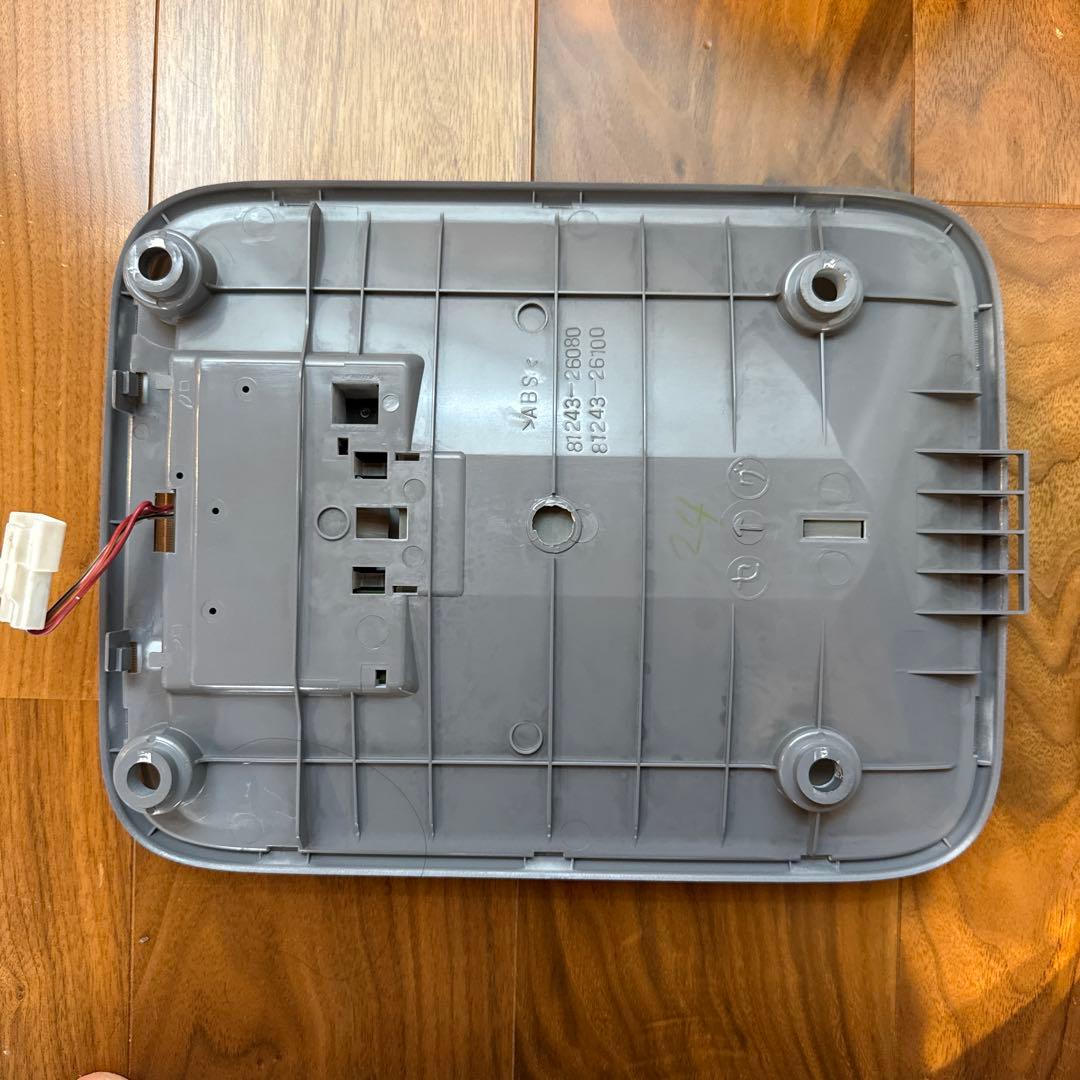 ハイエース100系 純正ルームランプ