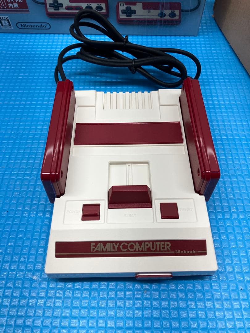 未使用品　ニンテンドークラシックミニ ファミリーコンピュータ