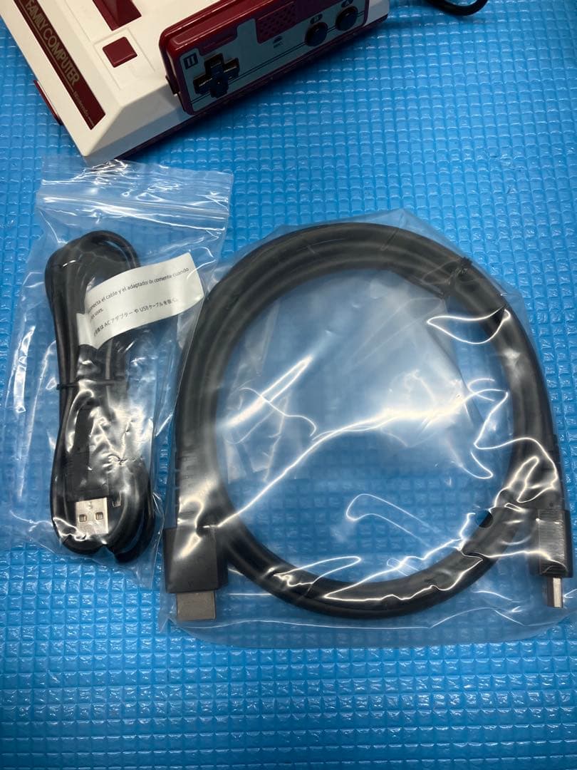 未使用品　ニンテンドークラシックミニ ファミリーコンピュータ