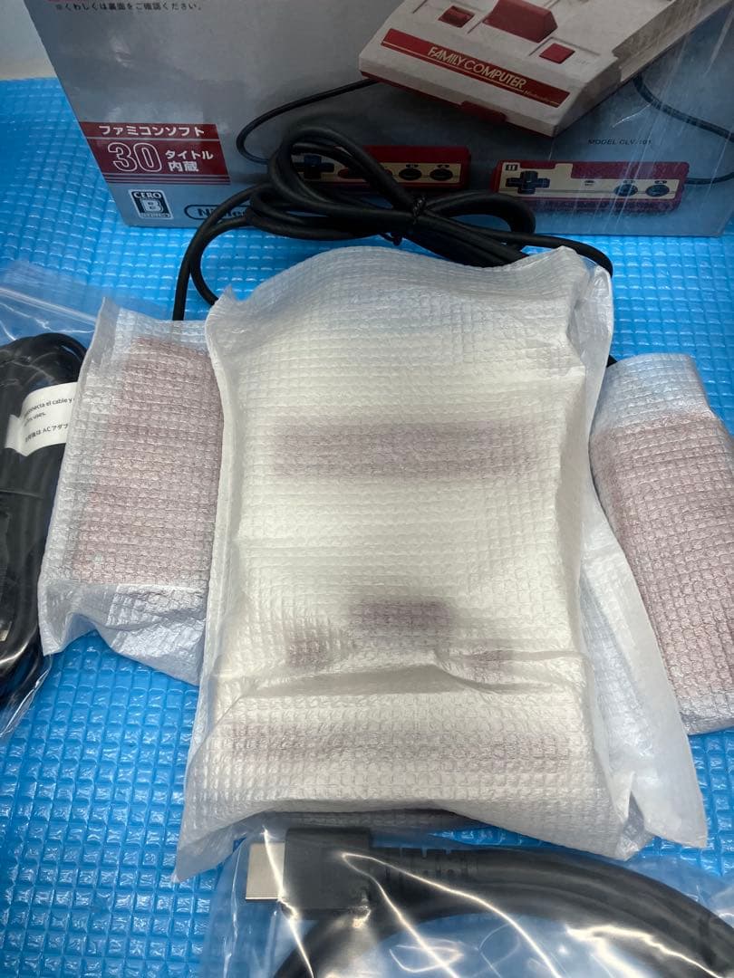 未使用品　ニンテンドークラシックミニ ファミリーコンピュータ
