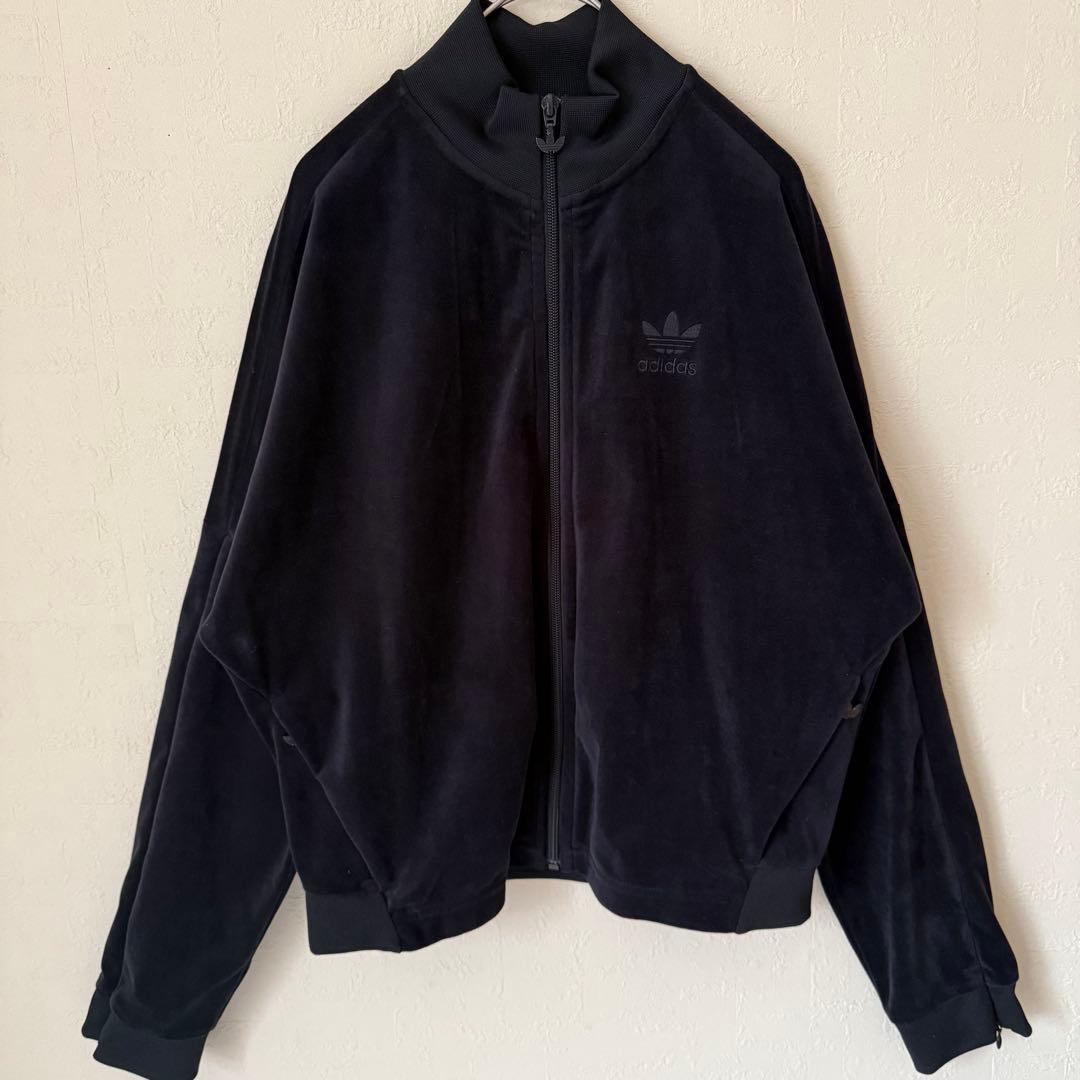 ✨adidas originals✨ベロアトラックジャケット 黒 デカロゴ刺繍