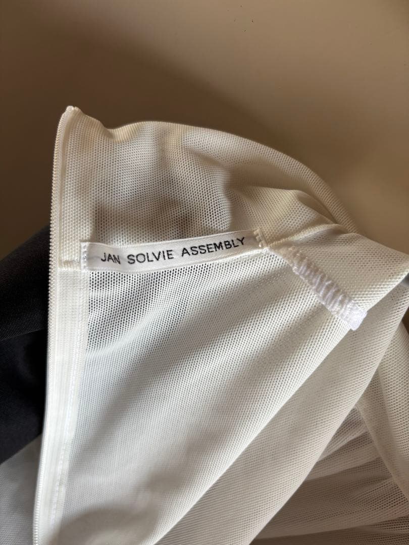 Jan solvie assembly シアートップス　リトマス　litmus