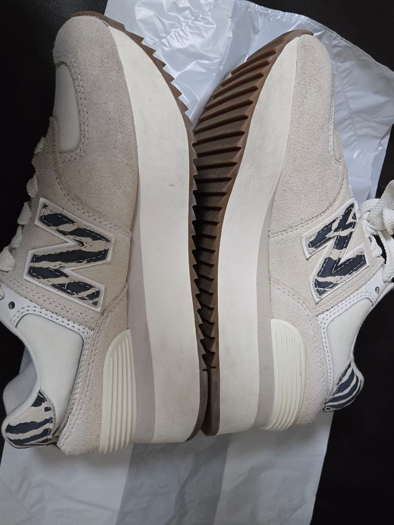 ニューバランス　WL574ZDD ホワイトゼブラ　厚底　23.5