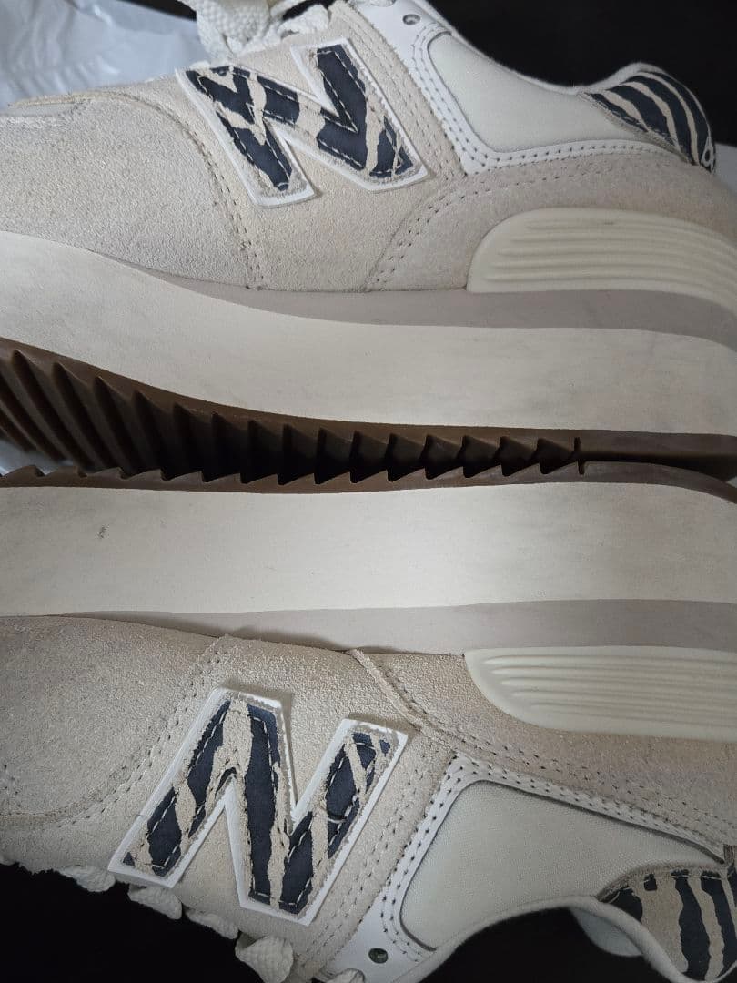 ニューバランス　WL574ZDD ホワイトゼブラ　厚底　23.5