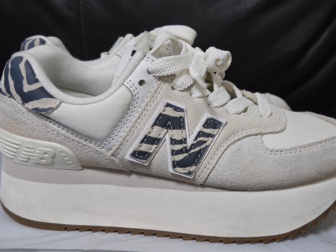 ニューバランス　WL574ZDD ホワイトゼブラ　厚底　23.5