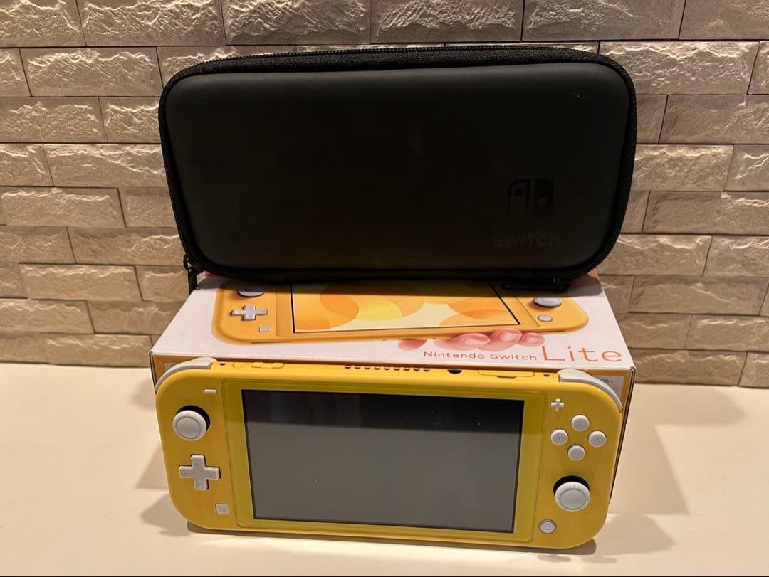 Nintendo Switch Lite イエロー 専用ケース付き