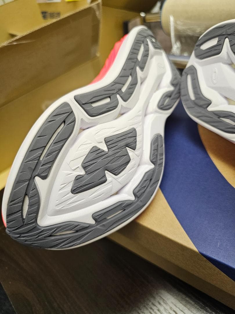 アシックススーパーブラスト 1013A143-100【新品未開封品】