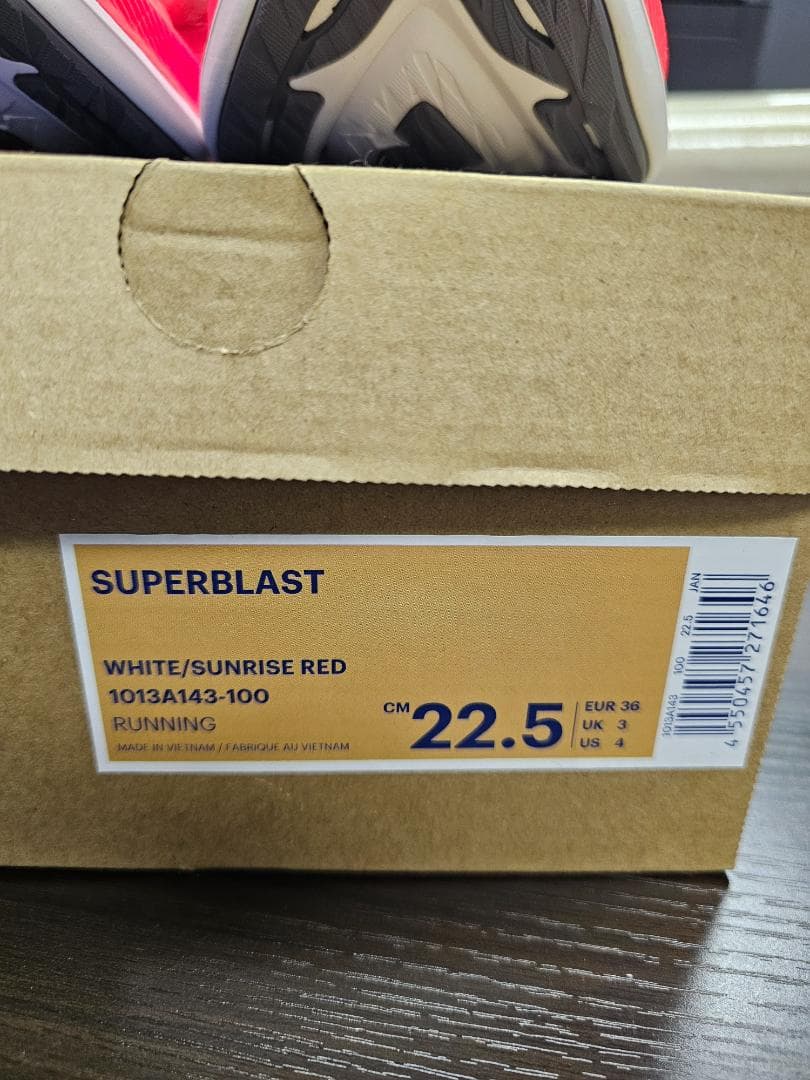 アシックススーパーブラスト 1013A143-100【新品未開封品】