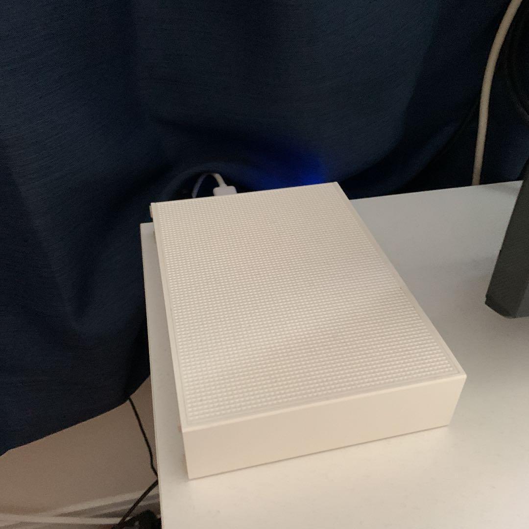 白いプレステ4とHDD4TB