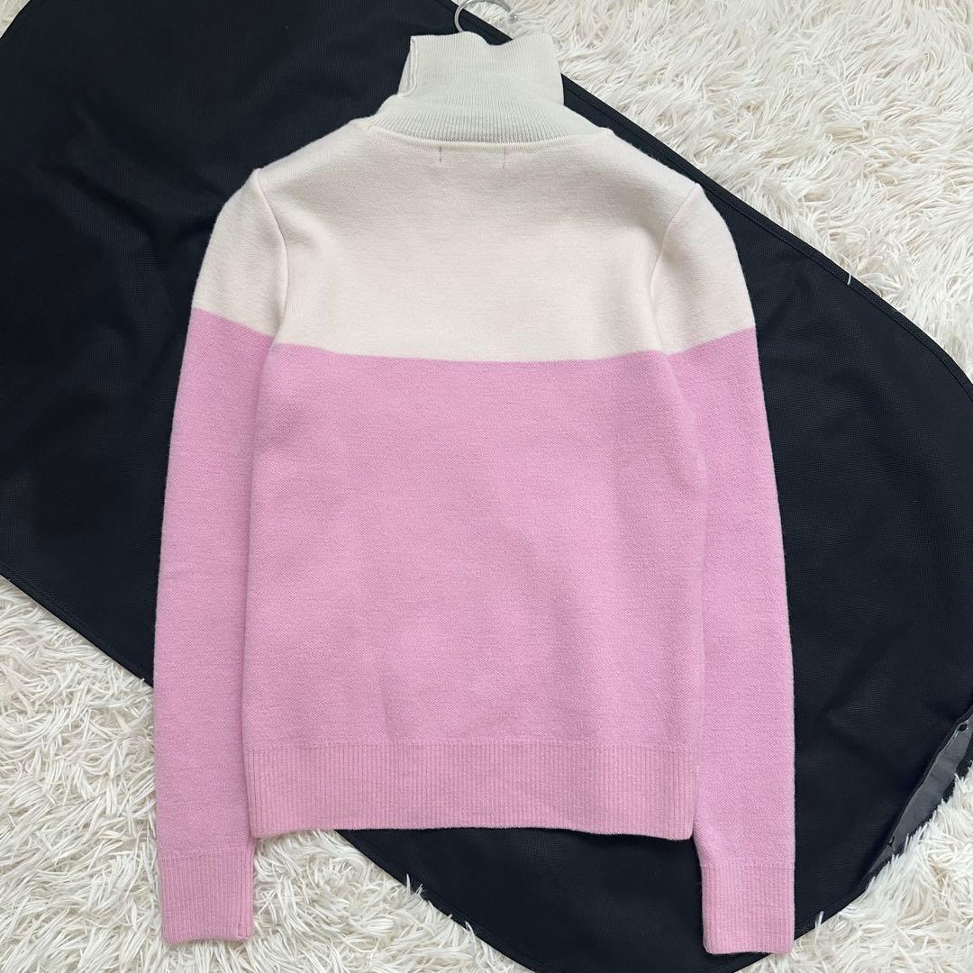 マークアンドロナ タートルネックニット スカルロゴ ピンク バイカラー S