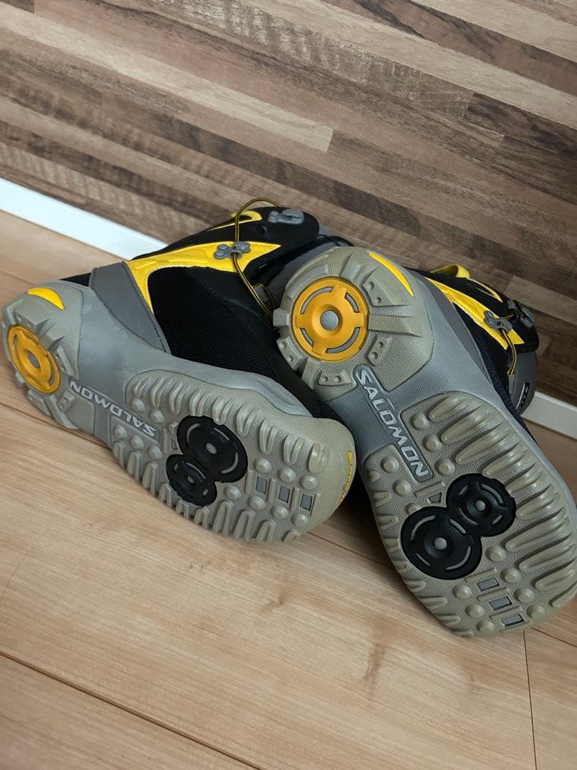 SALOMON Kiana 女性用スノーボードブーツ