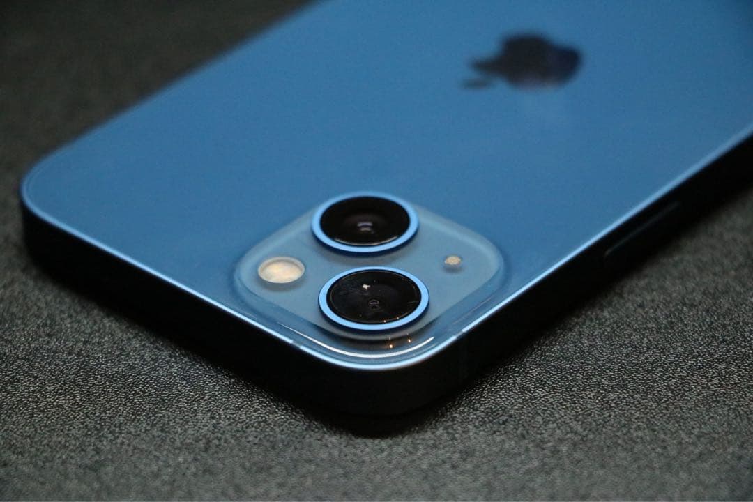 Apple iPhone 13 青色 本体　ケース付き　値下げ不可