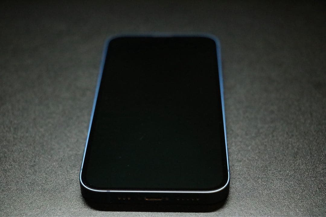 Apple iPhone 13 青色 本体　ケース付き　値下げ不可