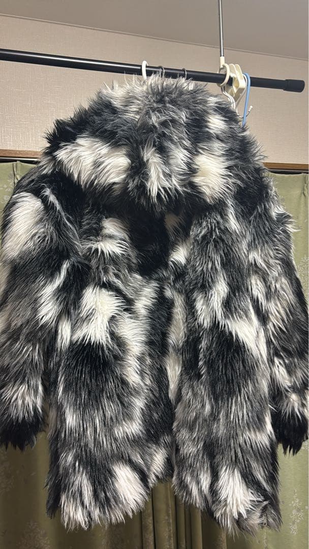 白黒毛皮フード付きコート