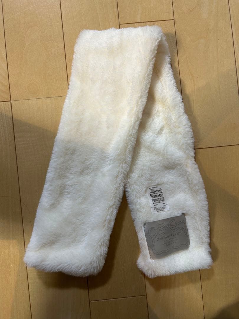 さららん！ メゾンドフルール ホワイトファーリボンマフラー