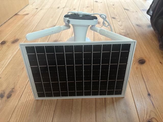 【オマケ付】 IPC-710G ソーラー防犯カメラ＋人感センサーライト