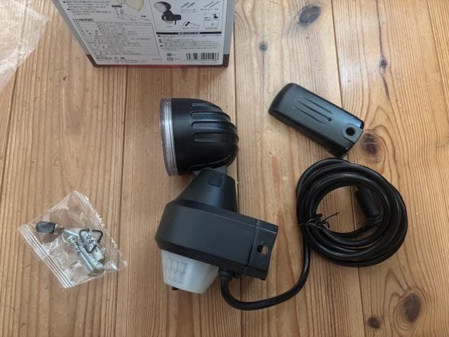 【オマケ付】 IPC-710G ソーラー防犯カメラ＋人感センサーライト