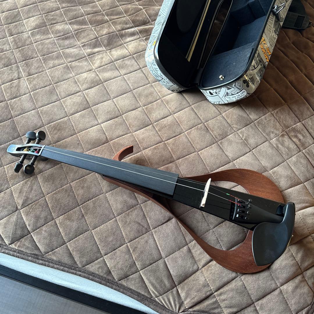 ミッキーマウスデザイン 電子バイオリン本体とケース