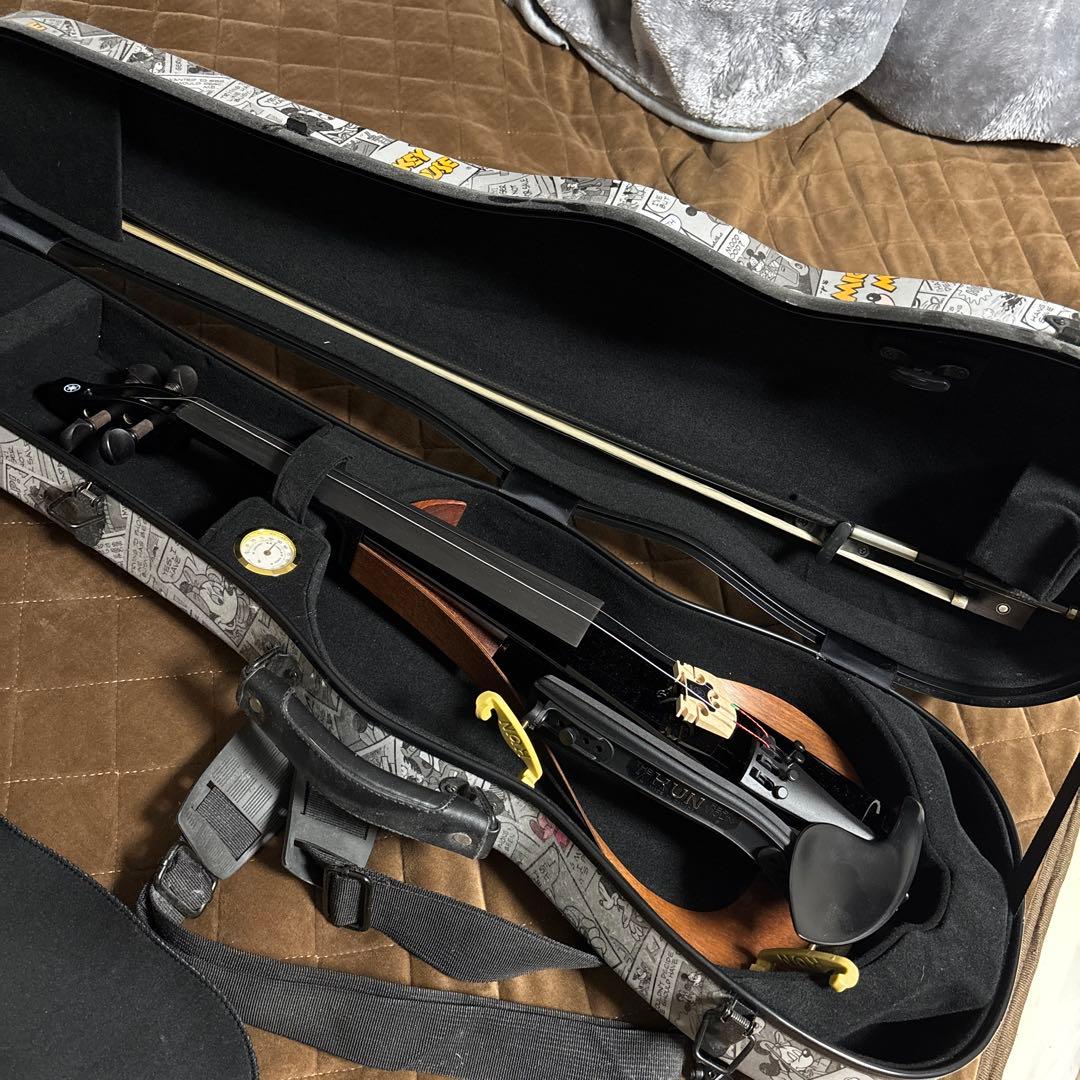 ミッキーマウスデザイン 電子バイオリン本体とケース