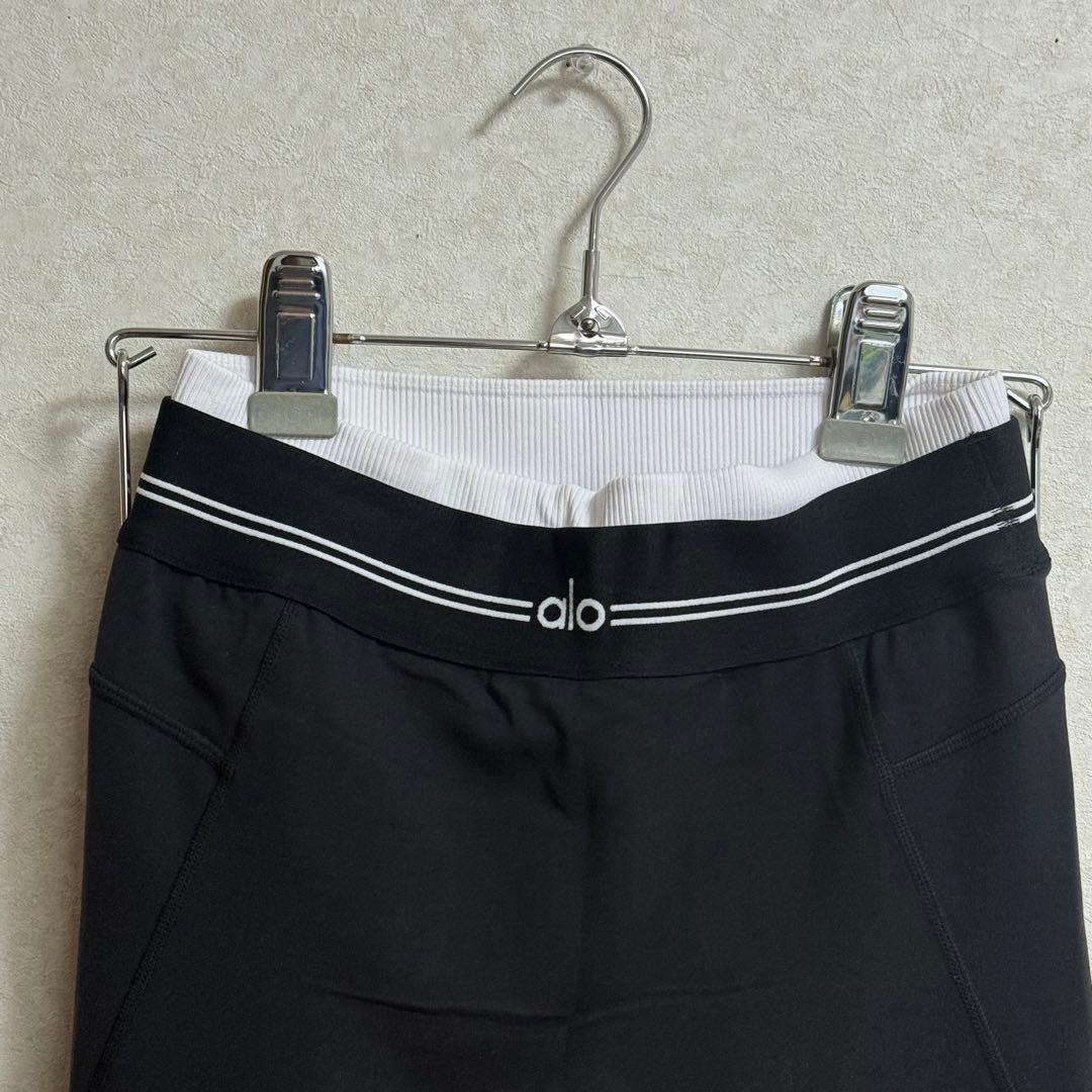 alo レギンス