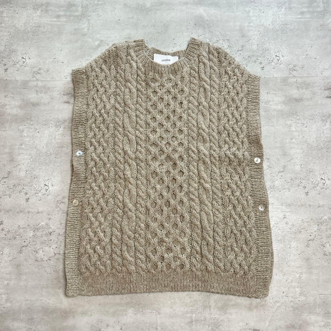 utilité ユティリテ ケーブルニット ベスト ゆったり　サイドボタン