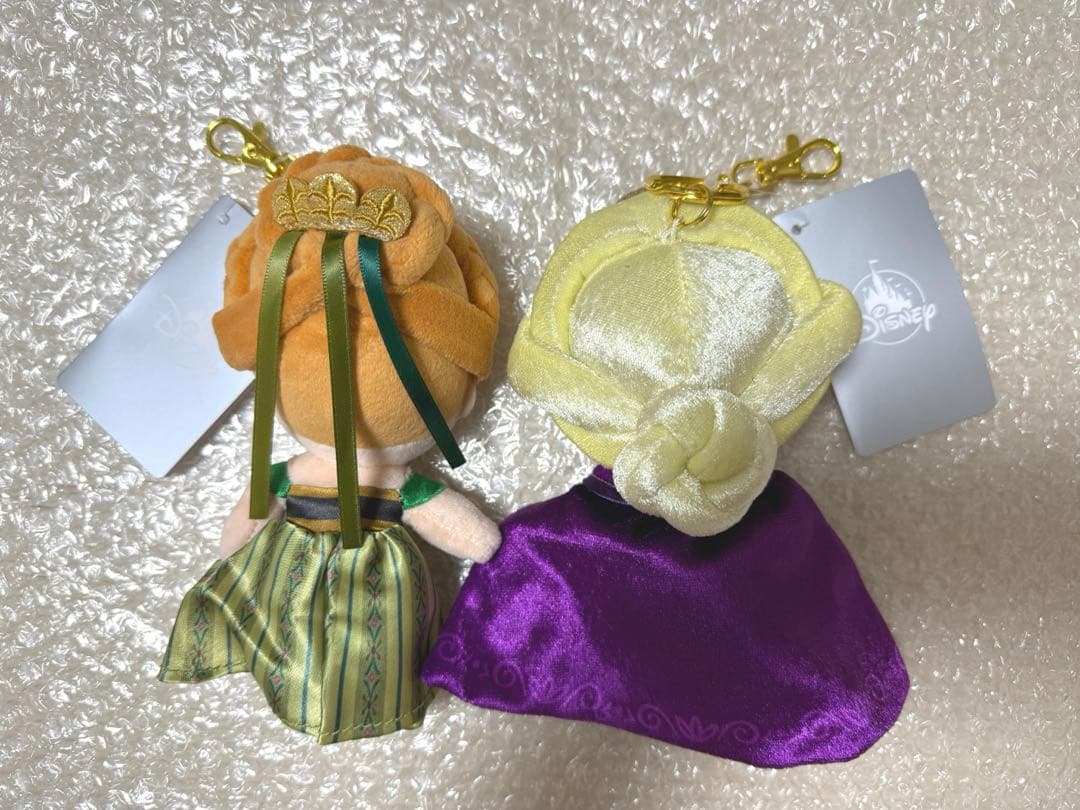 ディズニーストア tiny ぬいぐるみキーチェーン アナ雪 戴冠式 アナ エルサ