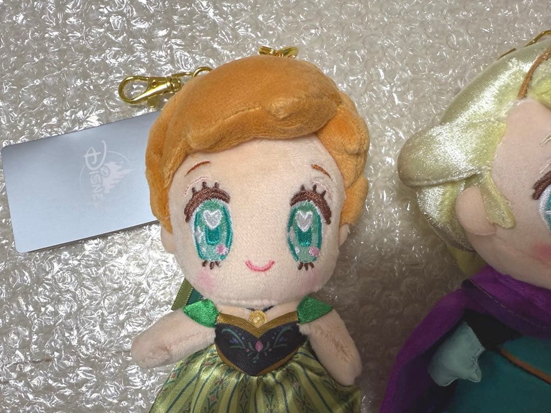 ディズニーストア tiny ぬいぐるみキーチェーン アナ雪 戴冠式 アナ エルサ