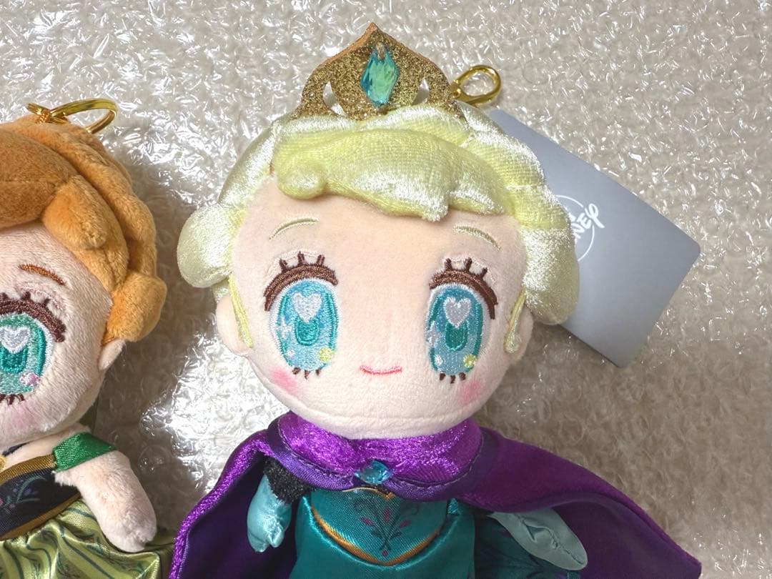ディズニーストア tiny ぬいぐるみキーチェーン アナ雪 戴冠式 アナ エルサ