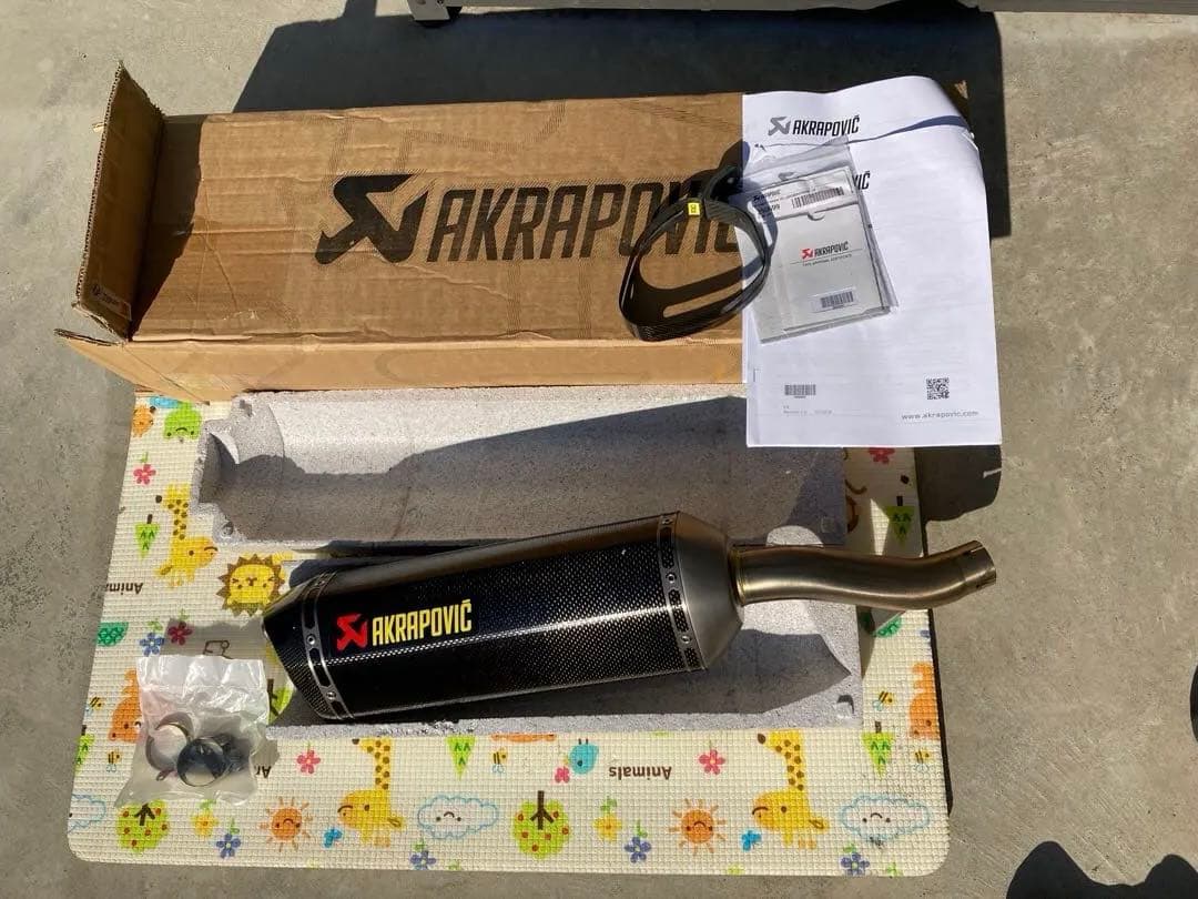 CBR400R 19〜 アクラポヴィッチ　カーボン スリップオン　マフラー