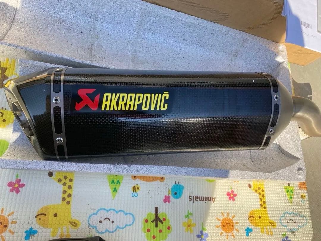 CBR400R 19〜 アクラポヴィッチ　カーボン スリップオン　マフラー