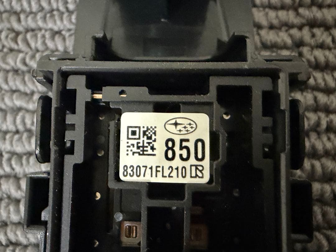 スバル　インプレッサ　DBA-GT7 パワーウィンドウスイッチ