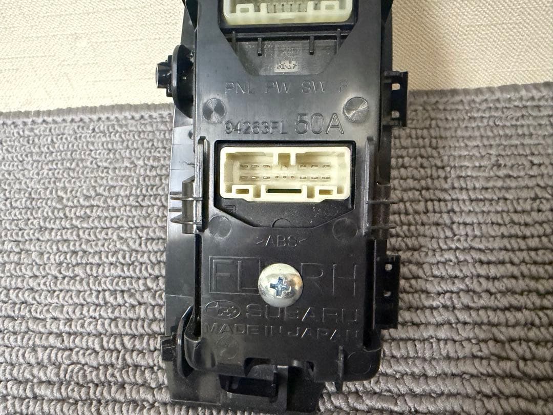 スバル　インプレッサ　DBA-GT7 パワーウィンドウスイッチ
