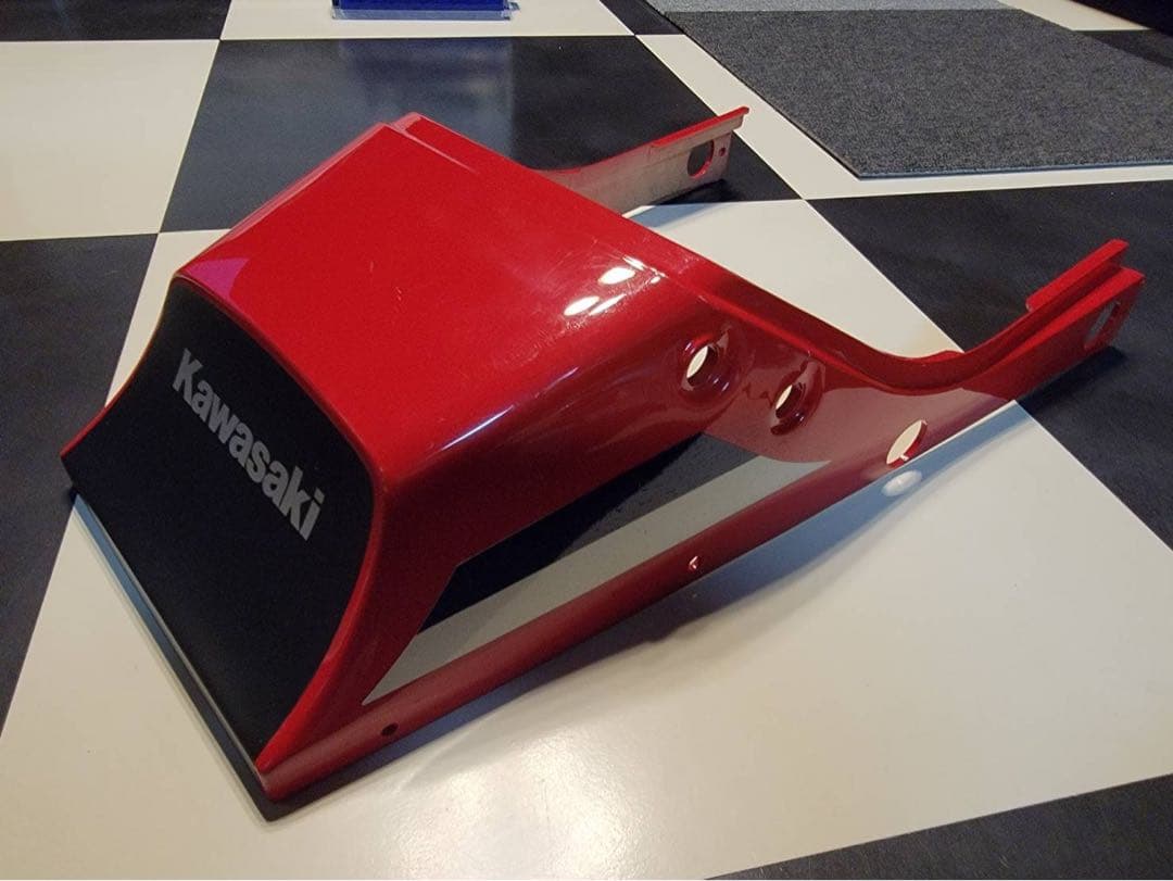 GPZ400逆車 ガソリンタンク美品　テールカウル