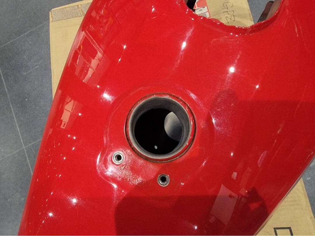 GPZ400逆車 ガソリンタンク美品　テールカウル