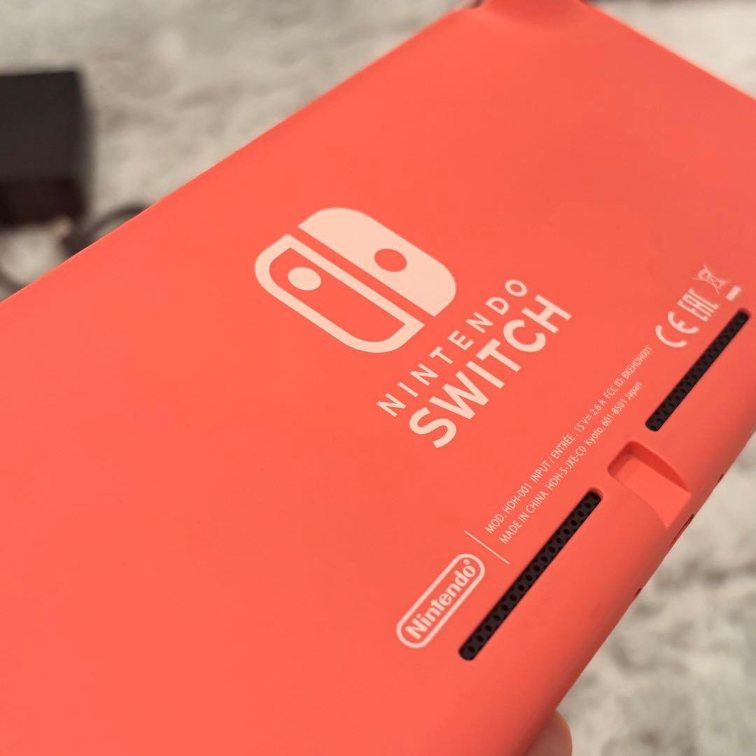 【任天堂】Nintendo Switch light 本体+カセット