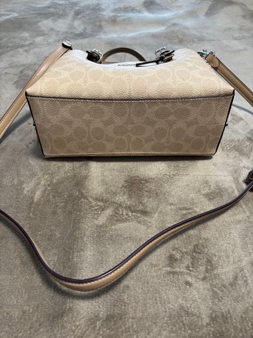 coach モリートート バッグ 25・シグネチャーキャンバス