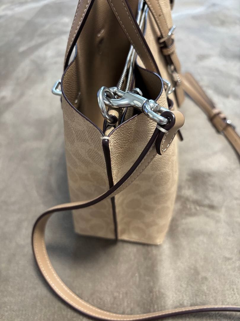 coach モリートート バッグ 25・シグネチャーキャンバス